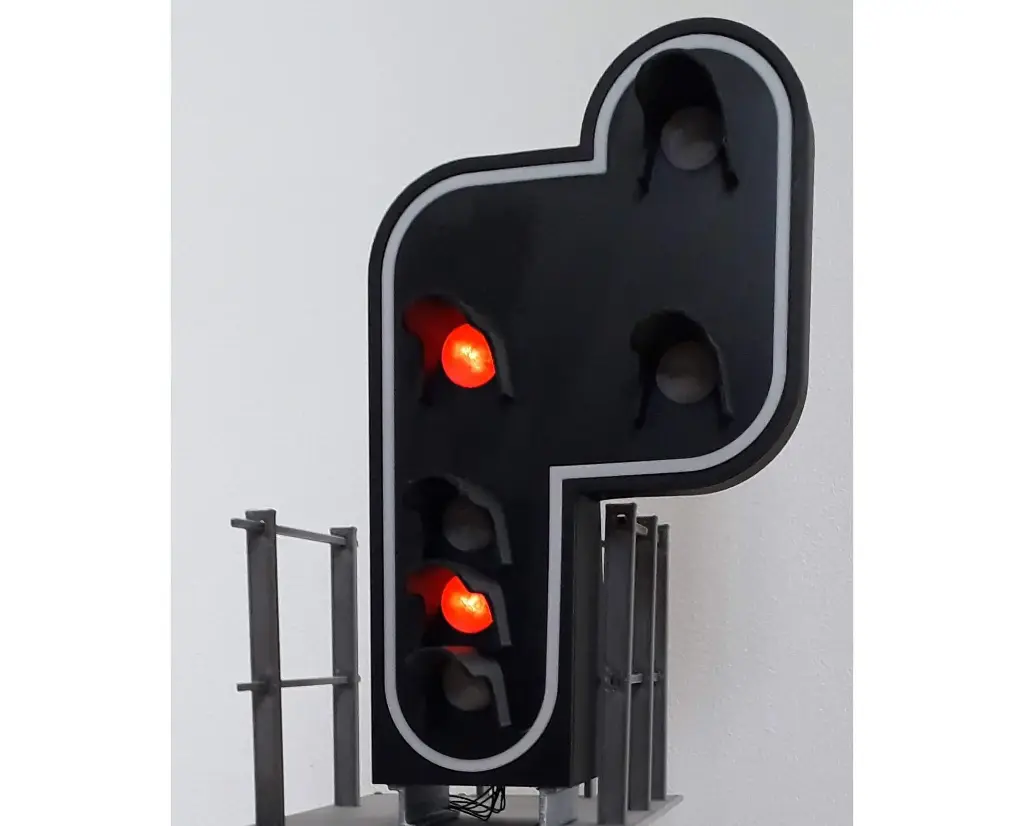 Cible H sur mât lourd bas en drapeau à l'échelle 1/11